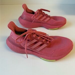 Adidas Women’s Ultra boost Running Sneaker. Size 7. Excellent Condition.